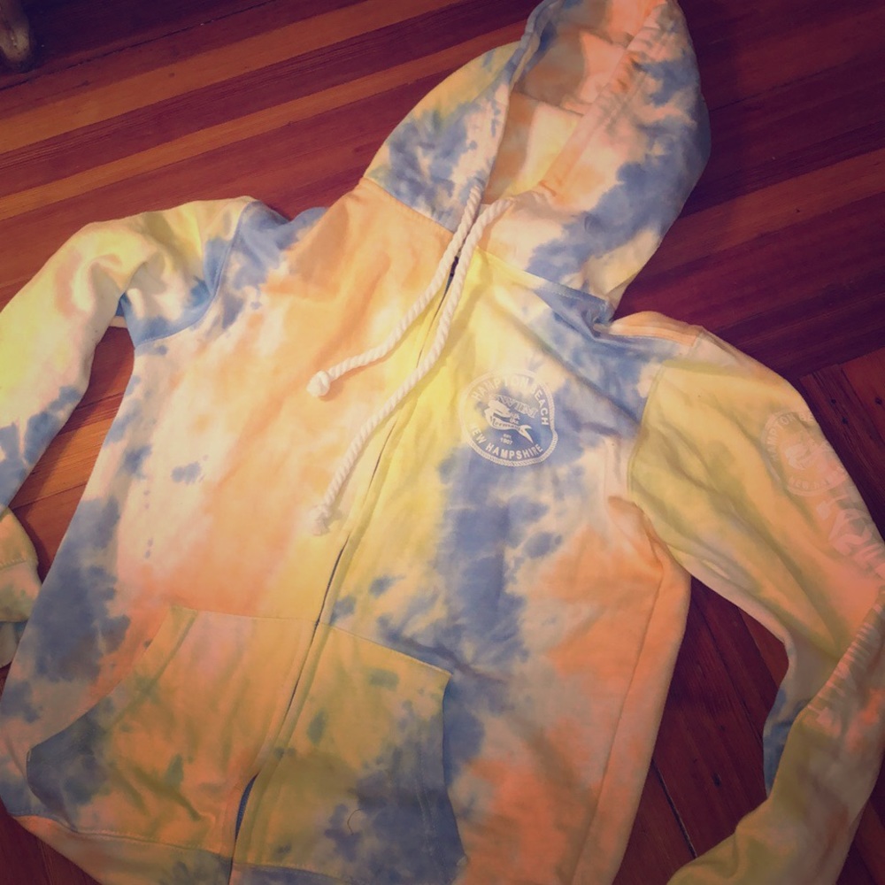 Comfy, cool, Tie-dye women’s zip up sweatshirt